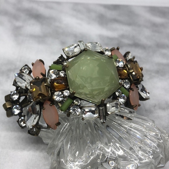 Antique brass tone chain faux gemstone floral/medallion rhinestone bracelet - Picture 3 of 4